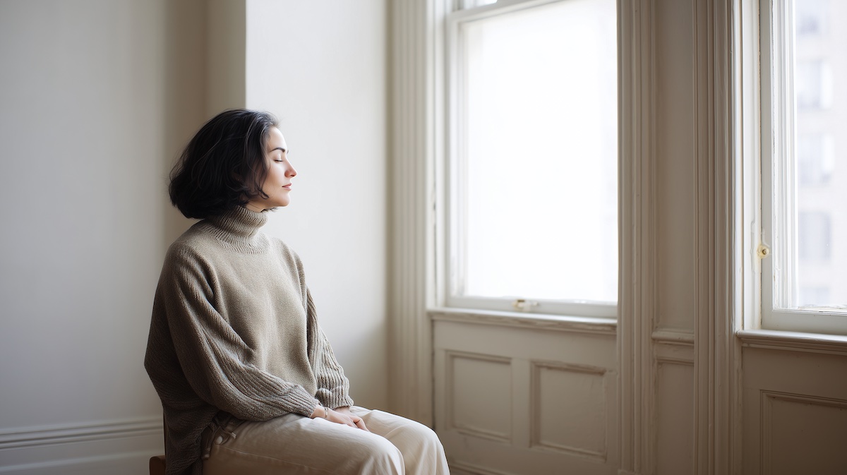 sm_yalocin_A_contemplative_adult_seated_near_a_large_window_soft_n_46a1e0a2-d54d-4656-afcf-b3ad62565fdf